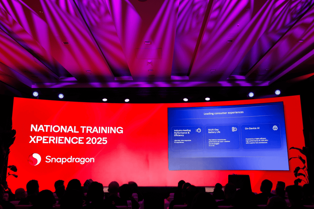 Snapdragon General Session Curved LED Wall